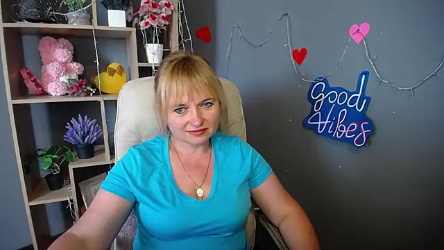 Pokazy przed seks kamerką na żywo – KiraSmiling