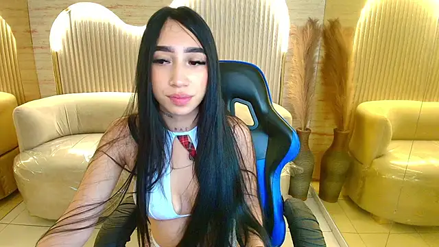 Chloe__r's Live Chat Room