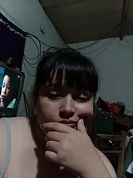 Luu_19 Adlı Modelin Canlı Sohbet Odası