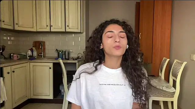 غرفة دردشة ShantiLeavitt المباشرة