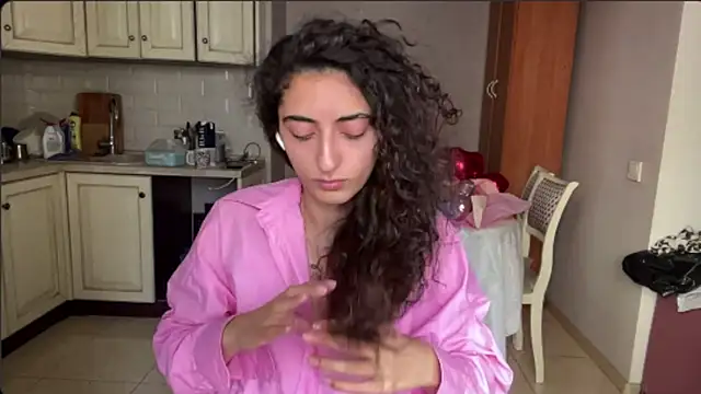 Živá chatovací místnost ShantiLeavitt