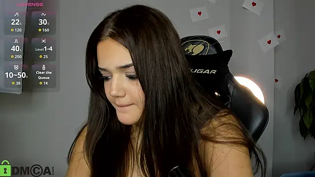 Aisha_Sky élő chatszobája