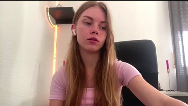 SunnyStrike Live chatroom