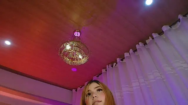 MiaLuxee_'s Live Chat Room