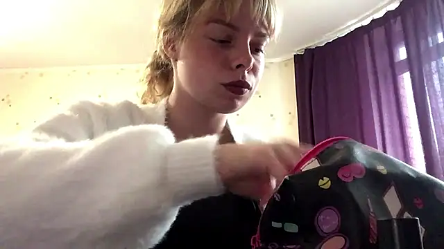 SERBIAN_KISS' Live Sex Cam Show