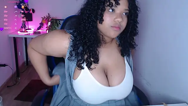 anna_curly18 Adlı Modelin Canlı Sohbet Odası