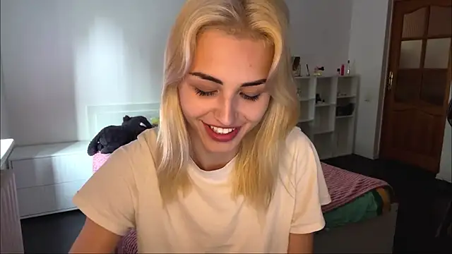 neweva_'s Live Sex Cam Show