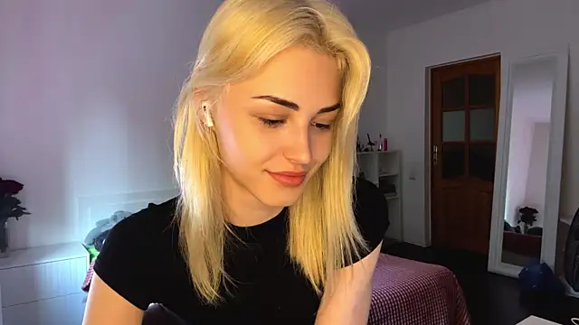 neweva_'s Live Chat Room