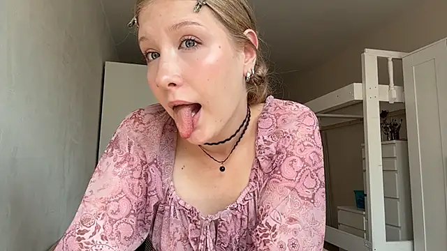 JoltingSmile – live sex-cam-show