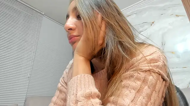 LilyGarciia's Live Chat Room