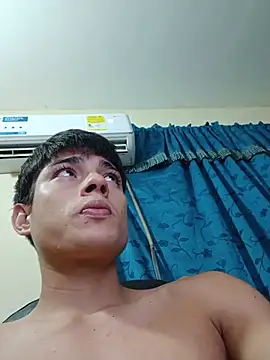 Živá chatovací místnost Thebestboyhot3