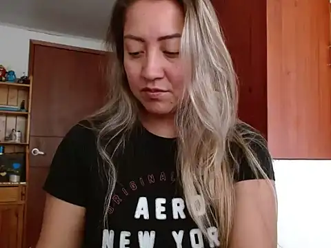 חדר צ'אט בשידור חי של officialRoseVelvet