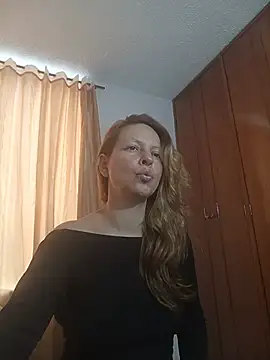 Chat soba uživo modela sky_sanz1