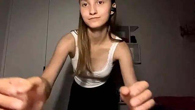 ErgoticEther Adlı Modelin Canlı Sohbet Odası