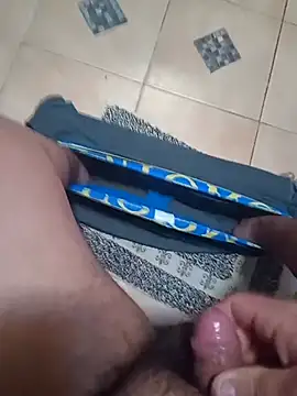 Seks show uživo modela Santiag1984 na kameri