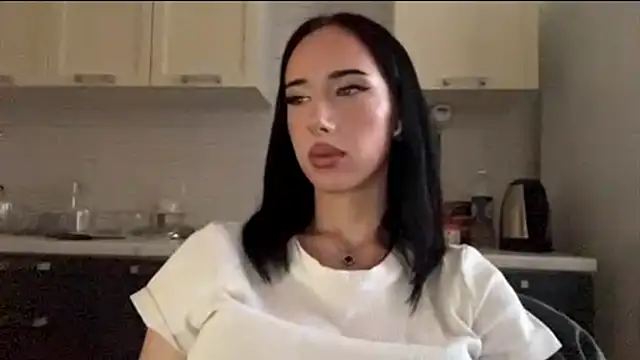 IsabellaQiueen Adlı Modelin Canlı Sohbet Odası