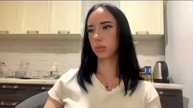 IsabellaQiueen's Live Chat Room