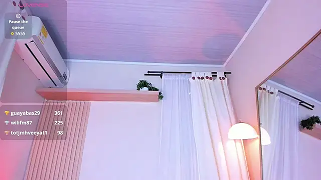 Živá chatovací místnost Giarousse_