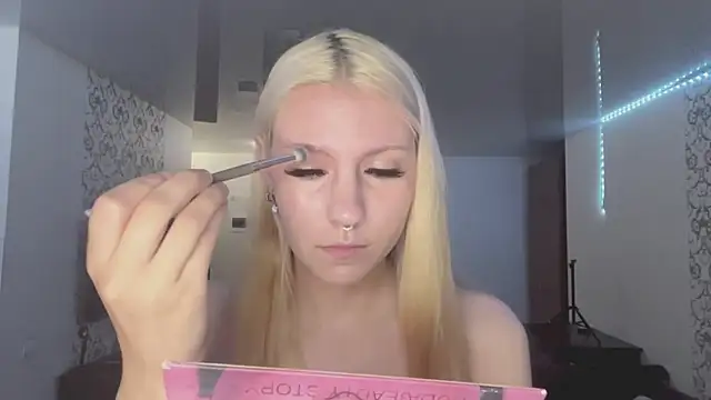 LanaLivee's Live Chat Room