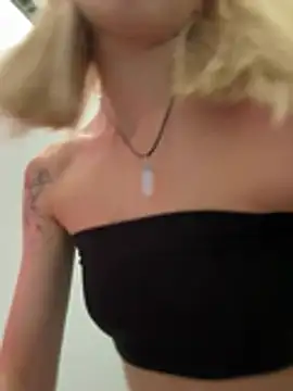 Foxy_Blondie লাইভ চ্যাট রুম