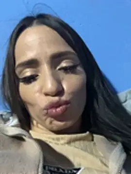 dana_Lu Adlı Modelin Canlı Sohbet Odası