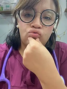 Melany-1's Live Chat Room