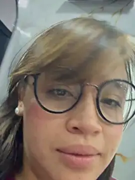 Melany-1's Live Chat Room