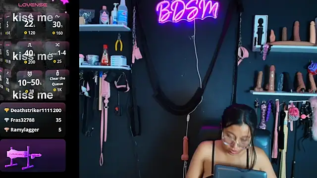 Онлайн чат MissVicky_SlaveLiah_BDSM