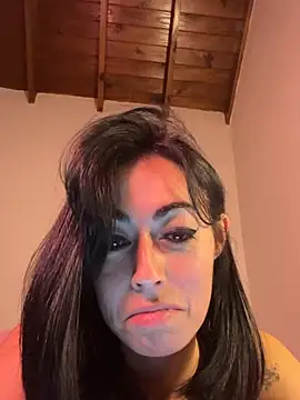 Živá chatovací místnost BrattyYanii