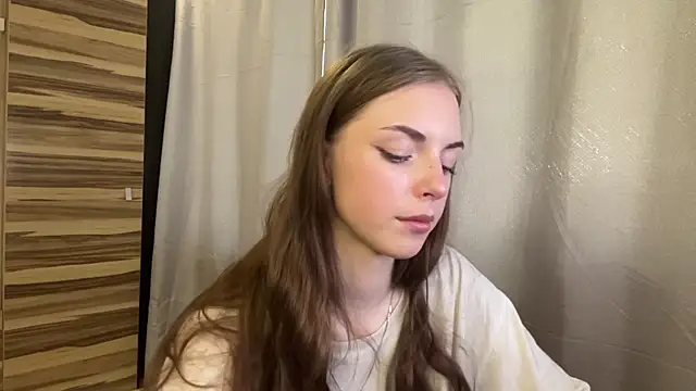 Clara_kitty Adlı Modelin Canlı Sohbet Odası