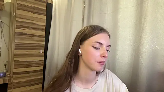 Clara_kitty – Naživo chatovacia miestnosť