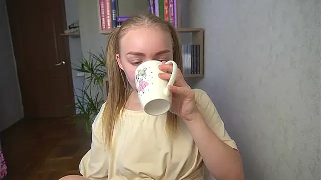 Seks show uživo modela Emilyemmi na kameri