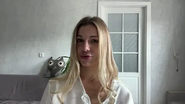 Živá chatovací místnost LaraineDomebo