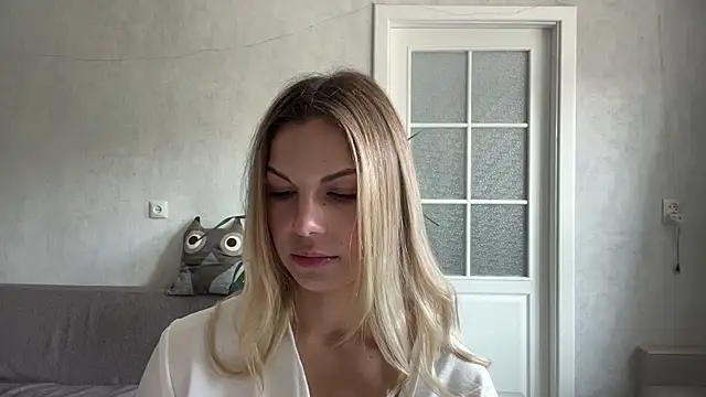 חדר צ'אט בשידור חי של LaraineDomebo