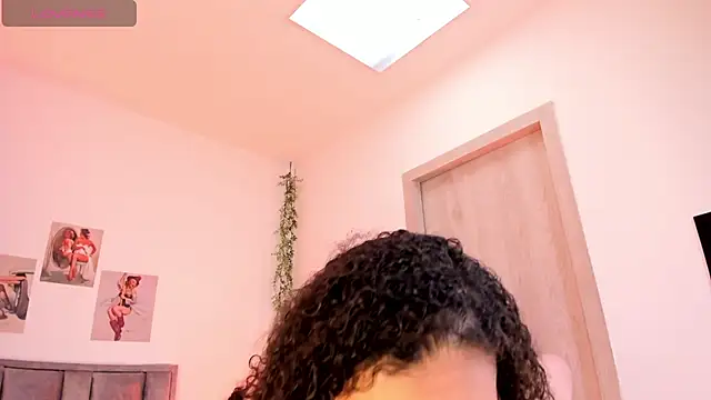 Luna_jone's Live Chat Room