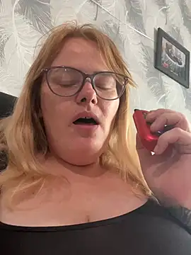 Maya_36_X: онлайн-секс-шоу