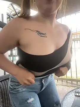 LunaGomez_Pink Adlı Modelin Canlı Sohbet Odası