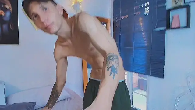 Seks show uživo modela TebanMotato na kameri