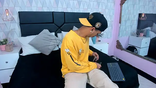 MarckThompsonn Live Sex Cam Show