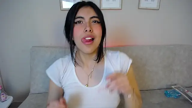 Bella_Cute_01 Live Chatraum