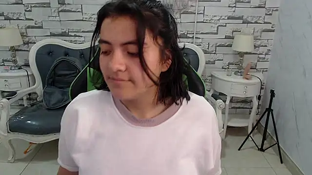 amalia_a Adlı Modelin Canlı Sohbet Odası