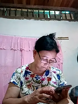 Lena_9x's Live Chat Room