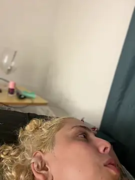 Velvet1_ élő chatszobája