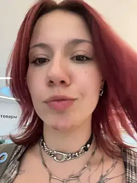 Lilly__Kiss Adlı Modelin Canlı Sohbet Odası