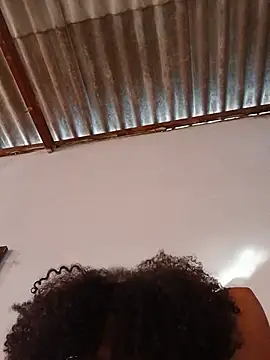 חדר צ'אט בשידור חי של karolbbhot
