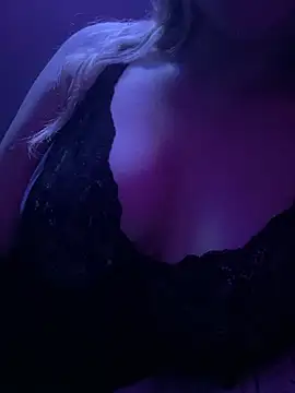 Živá chatovací místnost Babydragonn