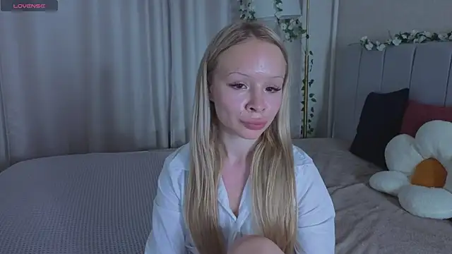 غرفة دردشة Milana_r0se المباشرة