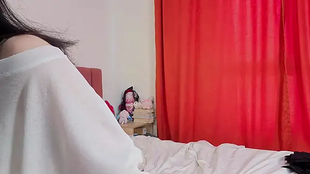 Mira_Rin Adlı Modelin Canlı Sohbet Odası