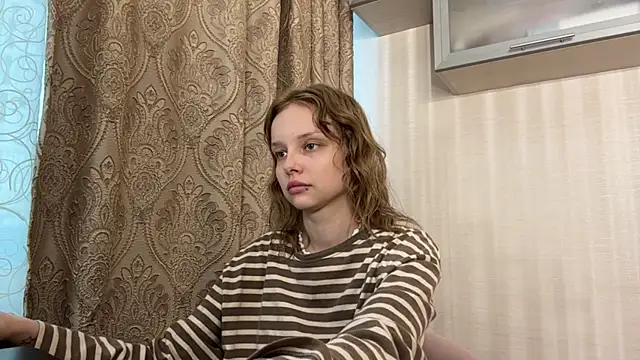 Živá chatovací místnost DemetriceYoshimura