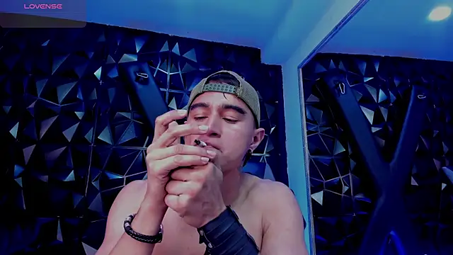 LiamDeeps' Live Sex Cam Show